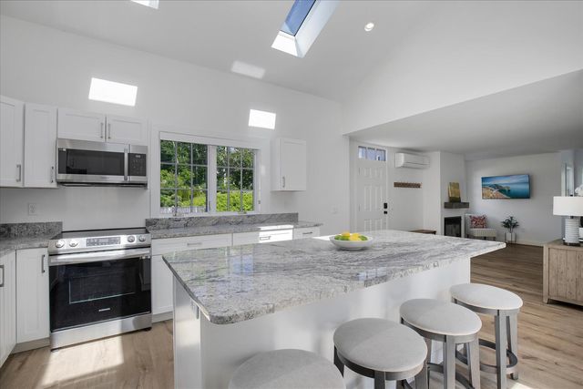 15 Squires Pond Lane, Wellfleet, MA 02667
