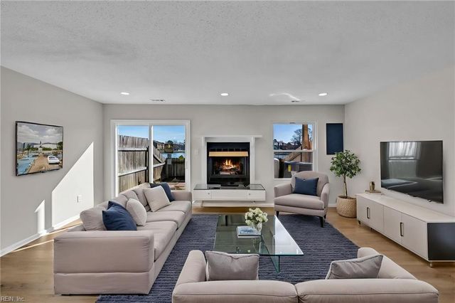 324 Elderwood CT, Virginia Beach, VA 23462