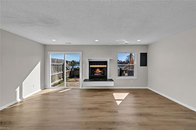 324 Elderwood CT, Virginia Beach, VA 23462