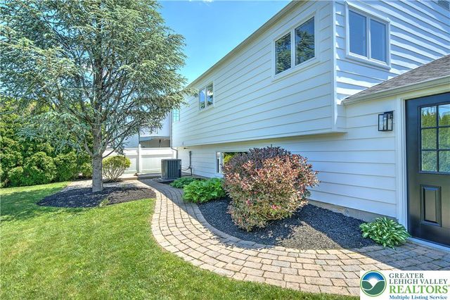 2038 Vista Drive, Bethlehem City, PA 18018