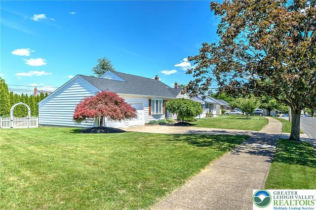 2038 Vista Drive, Bethlehem City, PA 18018