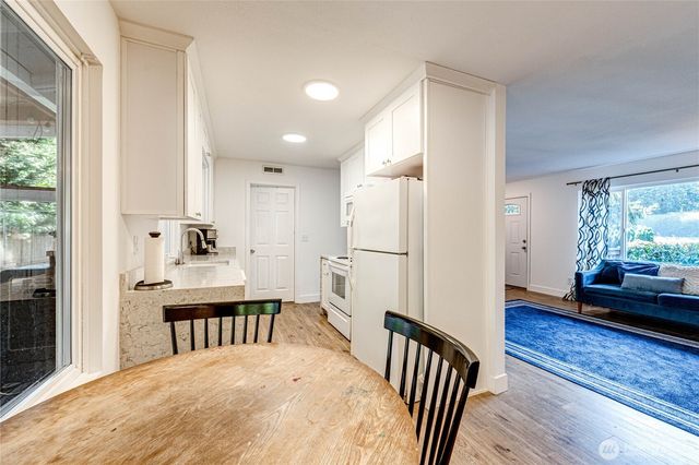21925 2nd Avenue SE, Bothell, WA 98021