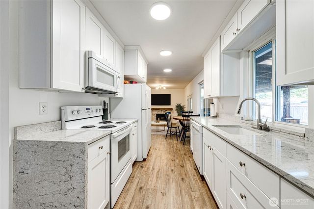21925 2nd Avenue SE, Bothell, WA 98021