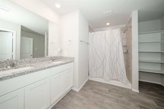 2407 Divot Lane, Navasota, TX 77868