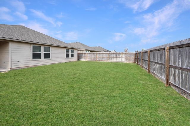 2407 Divot Lane, Navasota, TX 77868