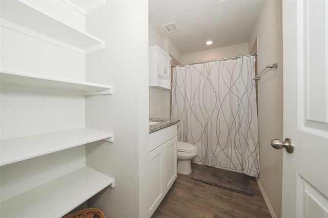 2407 Divot Lane, Navasota, TX 77868