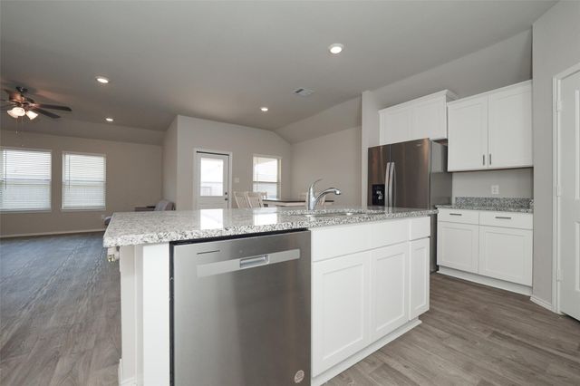 2407 Divot Lane, Navasota, TX 77868