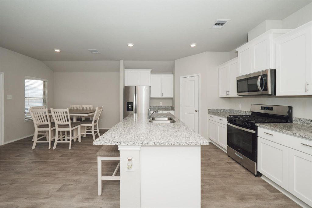 2407 Divot Lane, Navasota, TX 77868