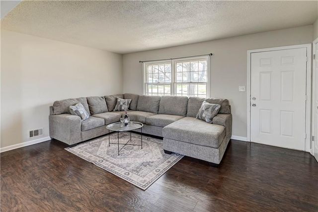 7423 Harris Avenue, Raytown, MO 64133