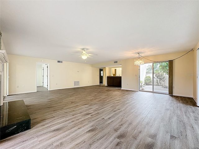 760 VILLAGE CIRCLE 109, Venice, FL 34292