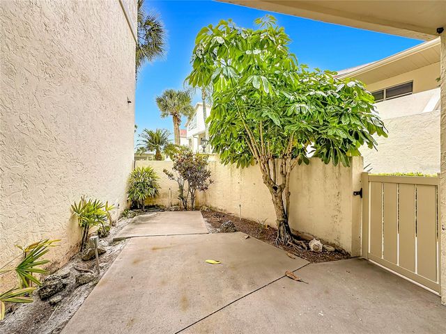 760 VILLAGE CIRCLE 109, Venice, FL 34292