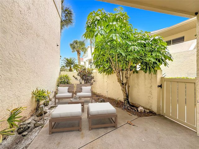 760 VILLAGE CIRCLE 109, Venice, FL 34292