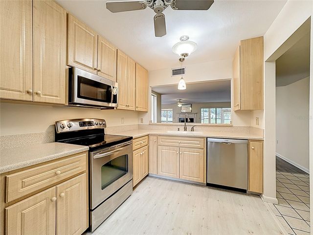 760 VILLAGE CIRCLE 109, Venice, FL 34292