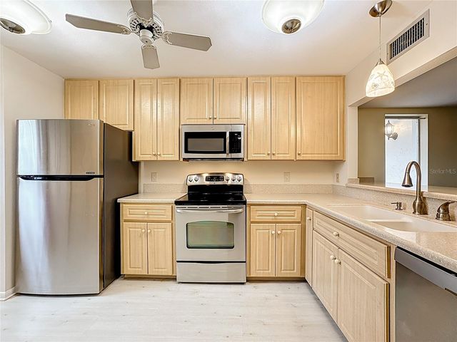 760 VILLAGE CIRCLE 109, Venice, FL 34292