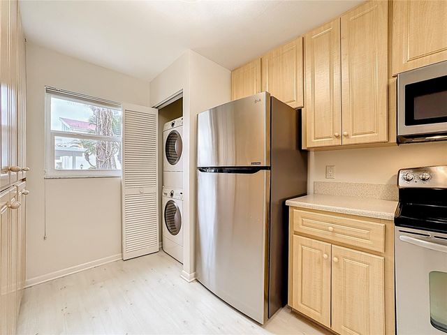 760 VILLAGE CIRCLE 109, Venice, FL 34292