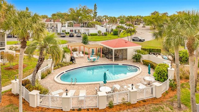 760 VILLAGE CIRCLE 109, Venice, FL 34292