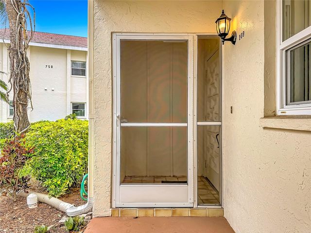 760 VILLAGE CIRCLE 109, Venice, FL 34292