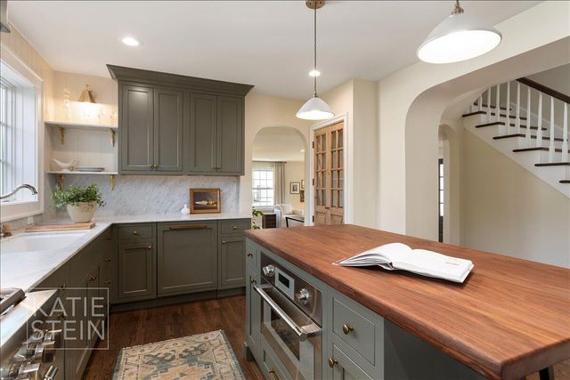 833 Gladstone Drive Se, East Grand Rapids, MI 49506