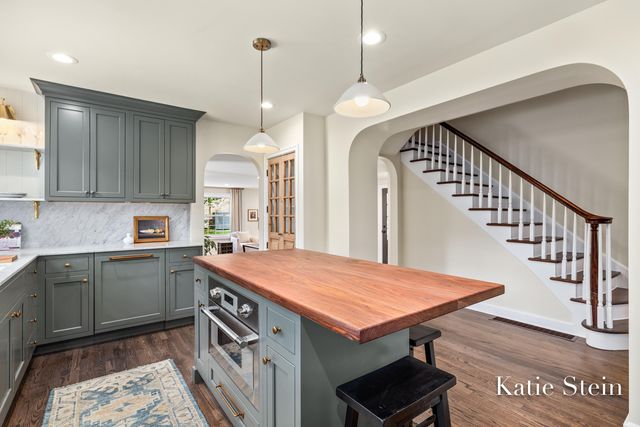 833 Gladstone Drive Se, East Grand Rapids, MI 49506