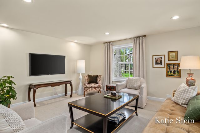 833 Gladstone Drive Se, East Grand Rapids, MI 49506