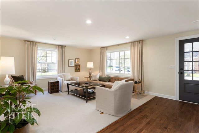 833 Gladstone Drive Se, East Grand Rapids, MI 49506