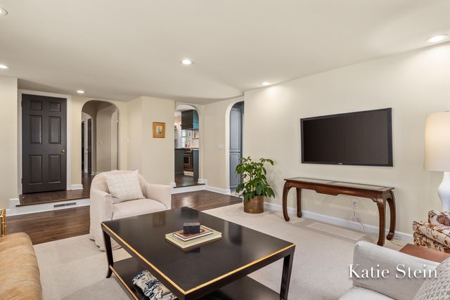 833 Gladstone Drive Se, East Grand Rapids, MI 49506