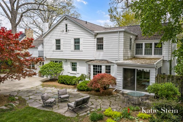 833 Gladstone Drive Se, East Grand Rapids, MI 49506