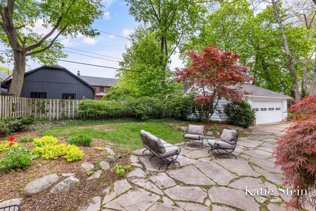833 Gladstone Drive Se, East Grand Rapids, MI 49506