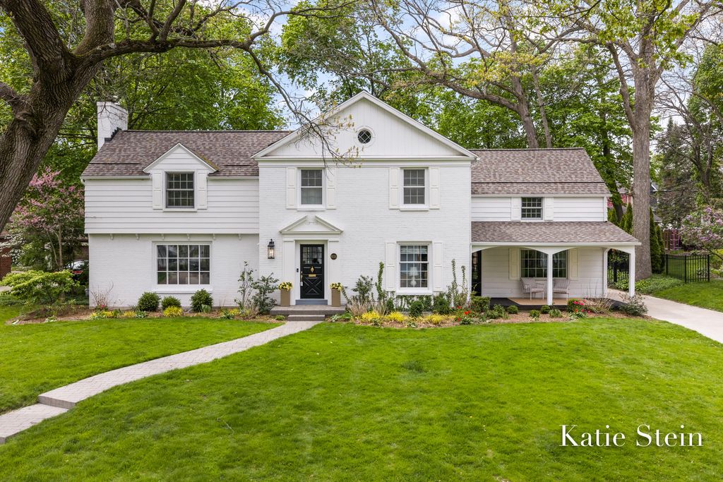 833 Gladstone Drive Se, East Grand Rapids, MI 49506