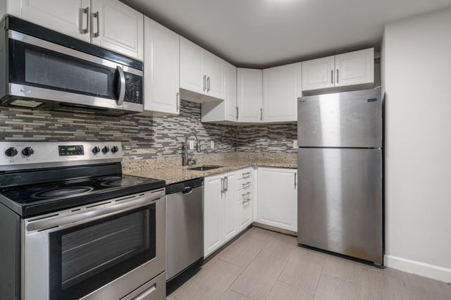 39 Montvale 8, Woburn, MA 01801