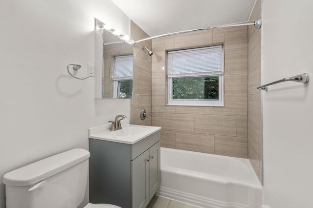 39 Montvale 8, Woburn, MA 01801