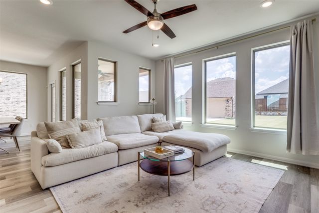 1813 Lakemont Drive, Van Alstyne, TX 75495