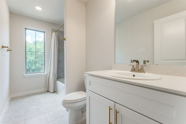 1813 Lakemont Drive, Van Alstyne, TX 75495