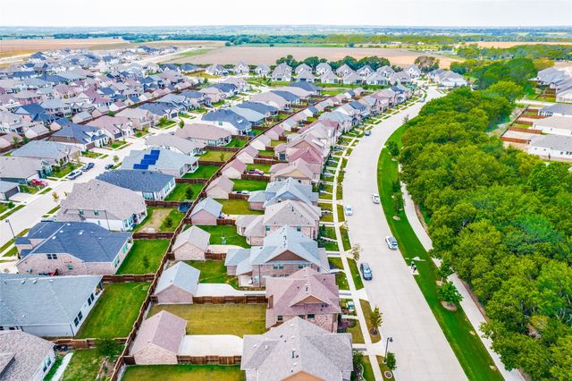 1813 Lakemont Drive, Van Alstyne, TX 75495