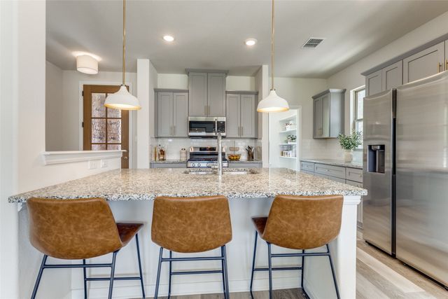 1813 Lakemont Drive, Van Alstyne, TX 75495