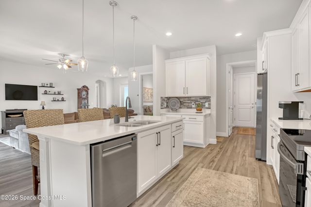 1837 Market Circle NE, Palm Bay, FL 32905