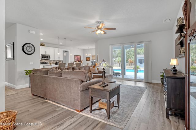 1837 Market Circle NE, Palm Bay, FL 32905