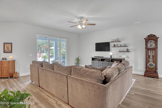 1837 Market Circle NE, Palm Bay, FL 32905