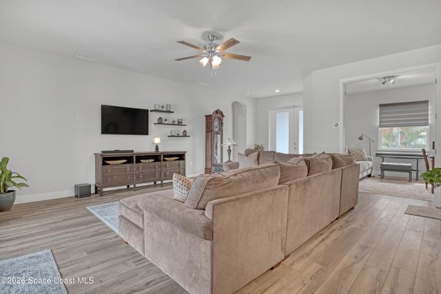 1837 Market Circle NE, Palm Bay, FL 32905