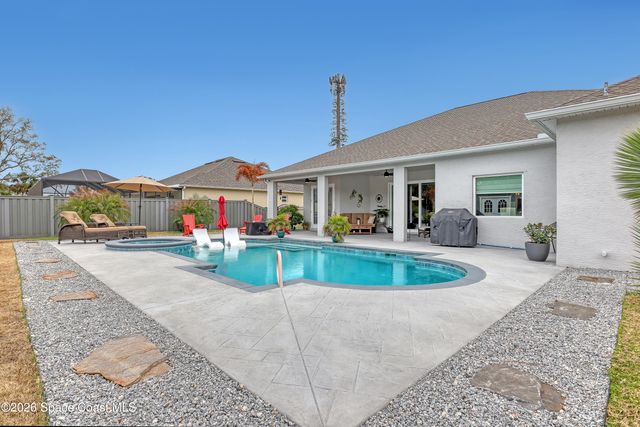 1837 Market Circle NE, Palm Bay, FL 32905