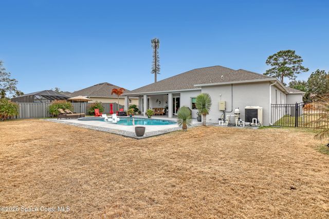 1837 Market Circle NE, Palm Bay, FL 32905