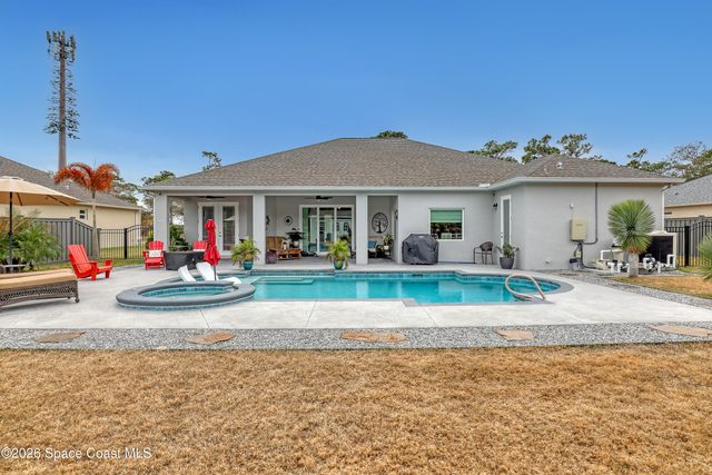 1837 Market Circle NE, Palm Bay, FL 32905