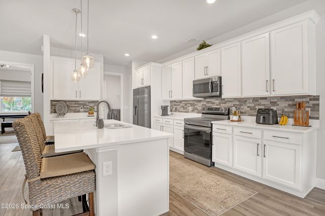 1837 Market Circle NE, Palm Bay, FL 32905