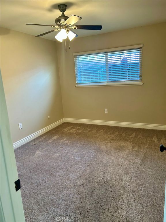 Image 11 of property listing at 18901 Circle Of The Oaks, Newhall, CA 91321