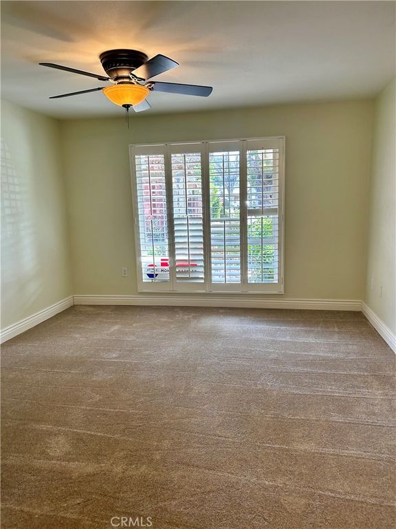 Image 14 of property listing at 18901 Circle Of The Oaks, Newhall, CA 91321