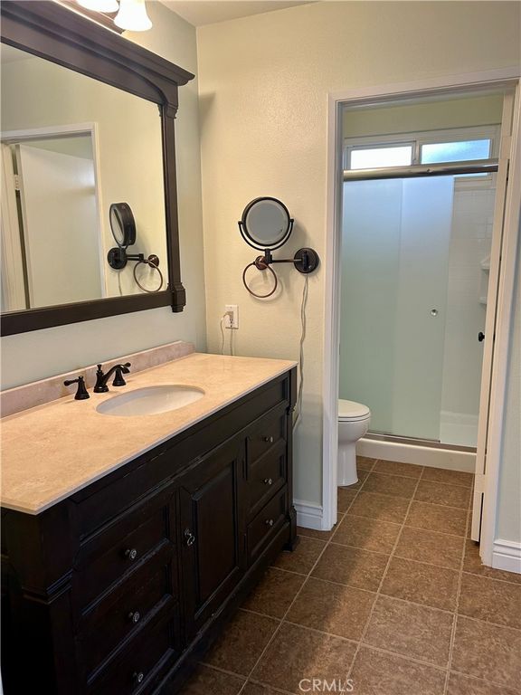 Image 16 of property listing at 18901 Circle Of The Oaks, Newhall, CA 91321