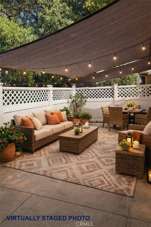 Image 18 of property listing at 18901 Circle Of The Oaks, Newhall, CA 91321