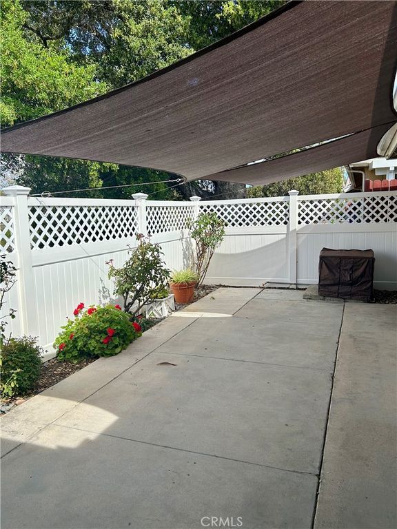 Image 19 of property listing at 18901 Circle Of The Oaks, Newhall, CA 91321