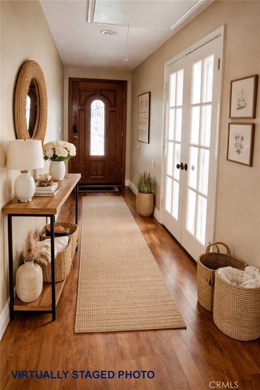 Image 2 of property listing at 18901 Circle Of The Oaks, Newhall, CA 91321