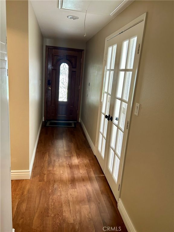 Image 3 of property listing at 18901 Circle Of The Oaks, Newhall, CA 91321